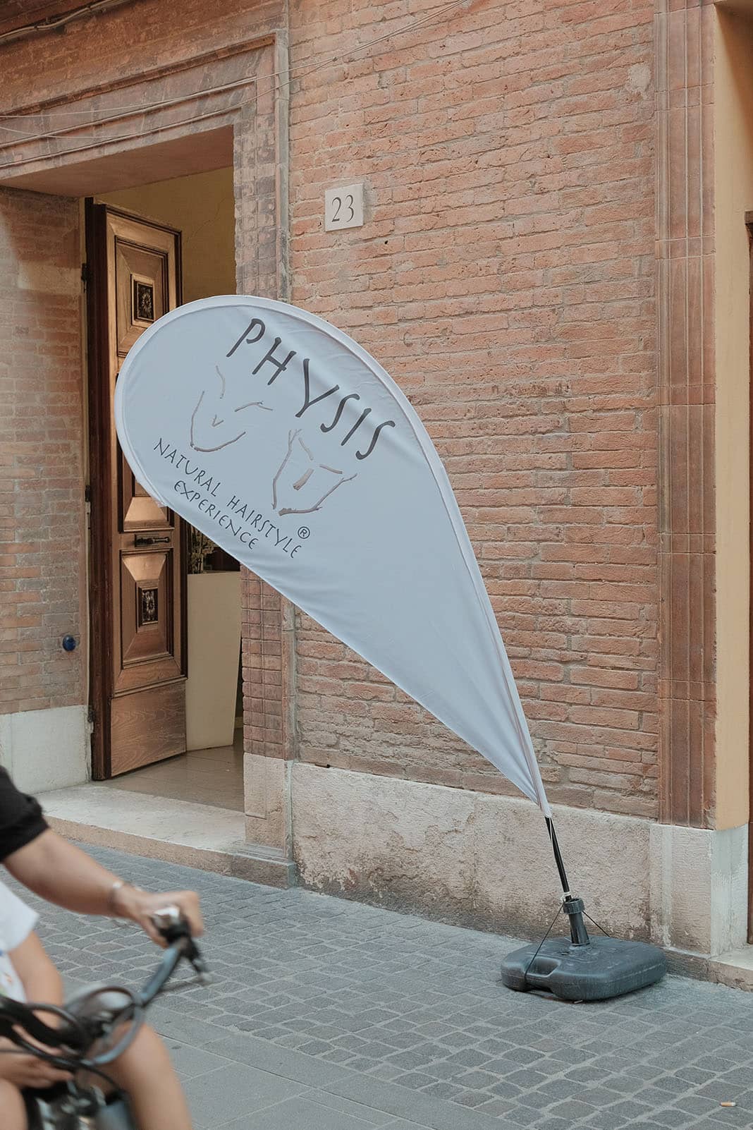 vetrina Physis Ferrara